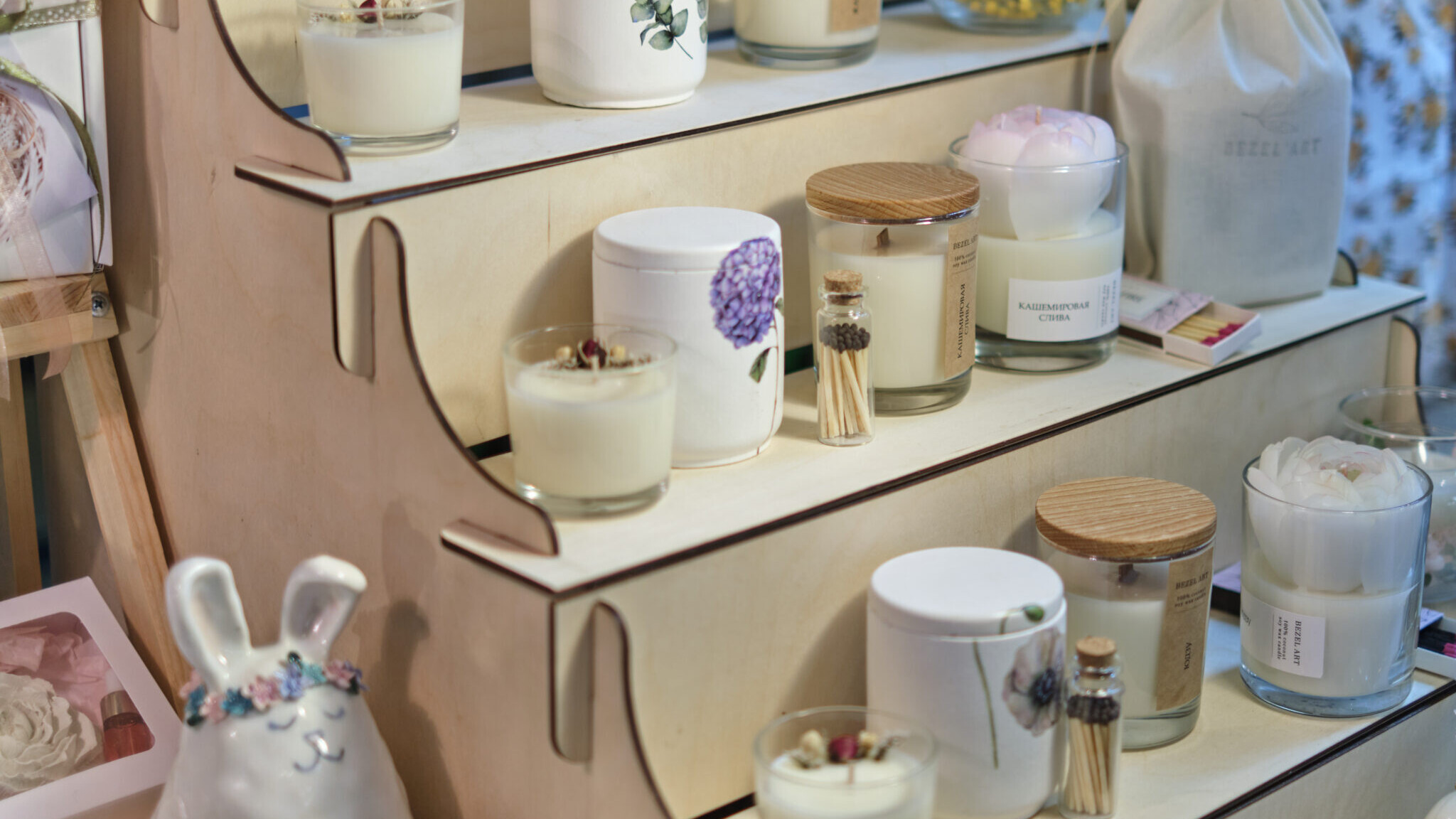 Présentoir PLV mettant en avant une nouvelle gamme de produits en rayon